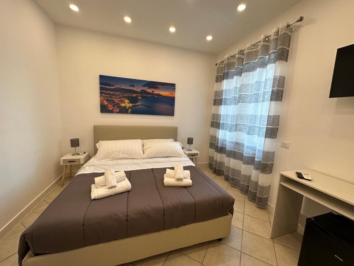 B&B Off Rooms And Relax Napoli Dış mekan fotoğraf