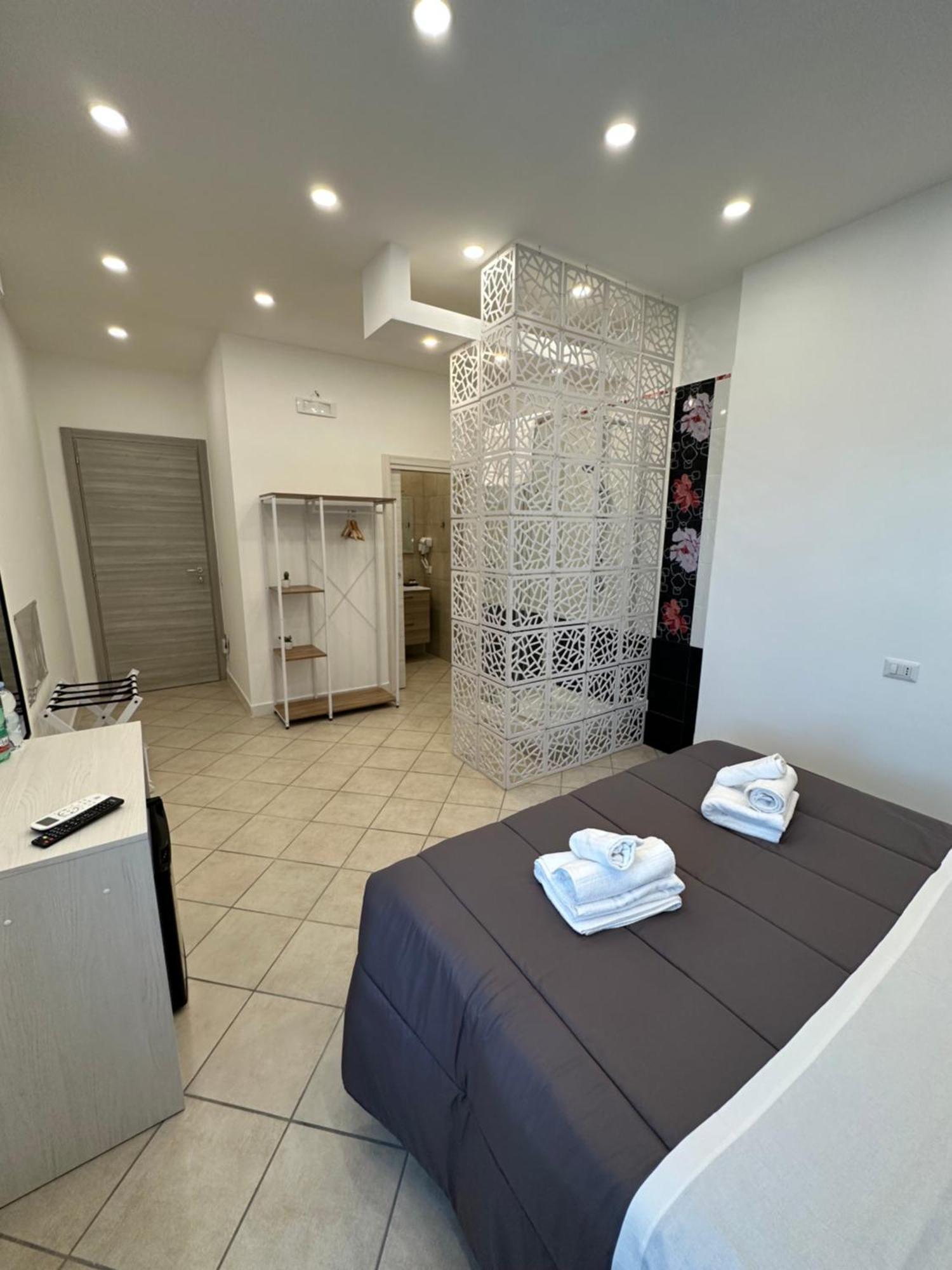 B&B Off Rooms And Relax Napoli Dış mekan fotoğraf